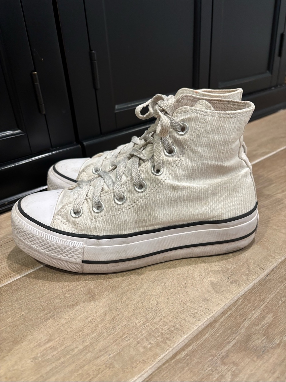 White Converse High Top Platform Fashion Sneakers Women’s 6 Classic